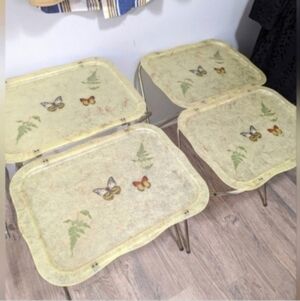 VINTAGE FIBERGLASS TV TRAY SET COTTAGECORE RETRO (4)